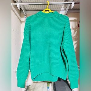 Women green sweater